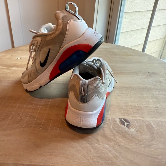 Nike Air 200 Cream Sneakers with Black and Red Accents - Picture 9 of 10